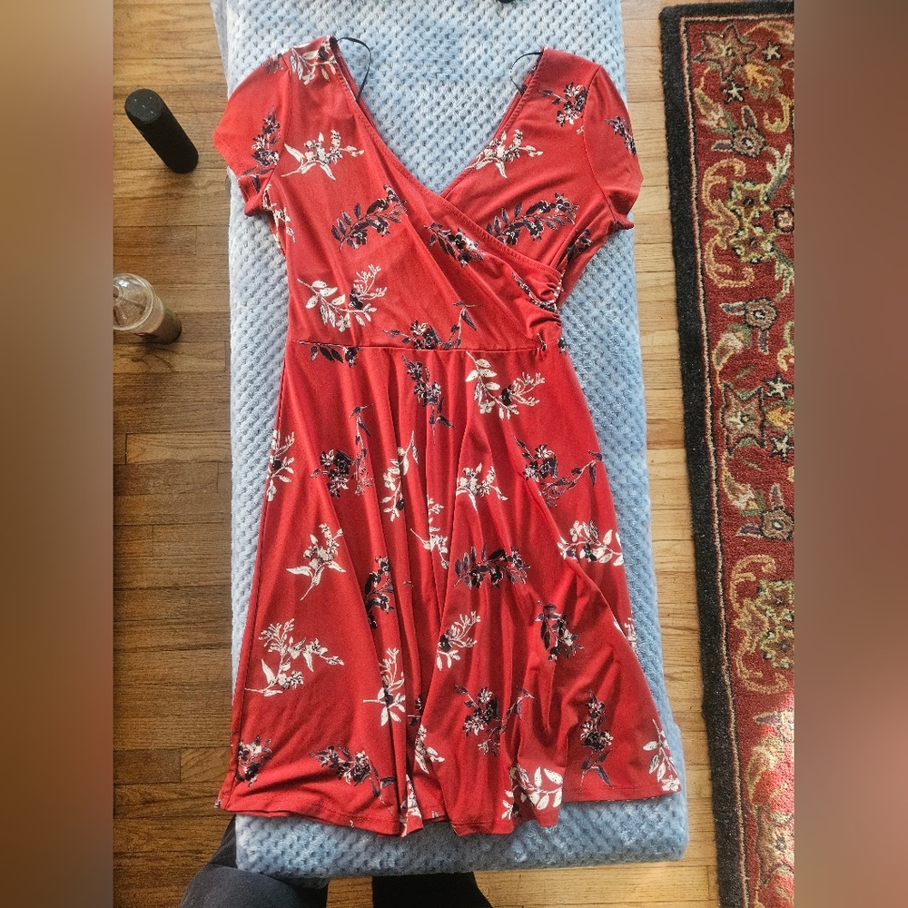 Kaliegh Floral Knee Length Dress - Large - Burgendy